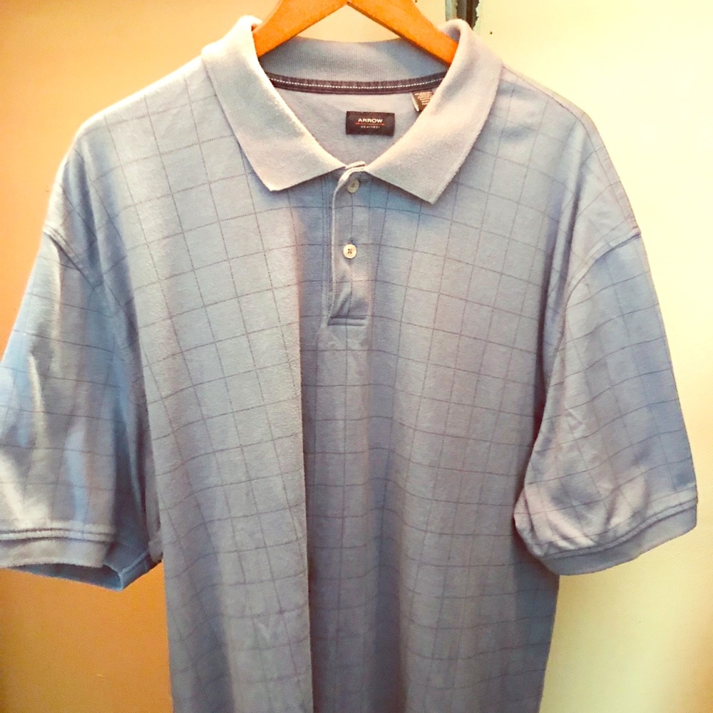 Men’s 2XL Arrow short sleeved buttoned shirt.